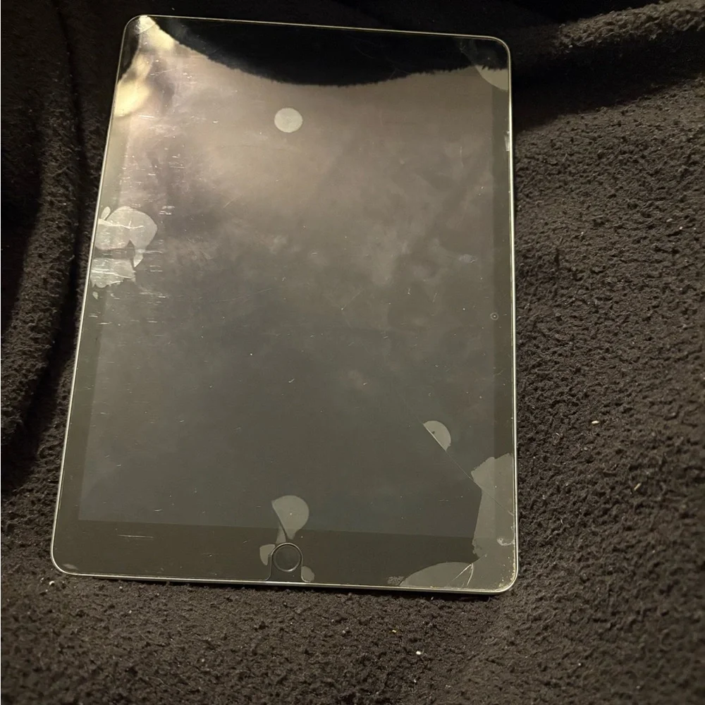 8th generation iPad is in good condition
